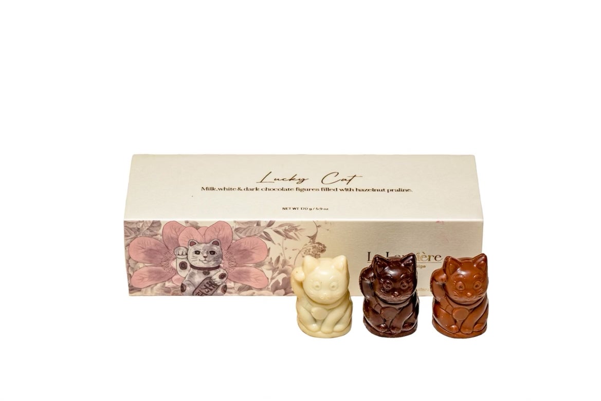 Y*。様 Lucky Cream Chocolate☆スイーツ＆うさちゃんチャー Lucky Cats Milk, White & Dark filled with Hazelnut Praline. 6 pcs